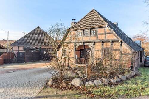 Foto - Haus zum Kaufen in Neustadt am Rübenberge 430.000,00 € 301 m²