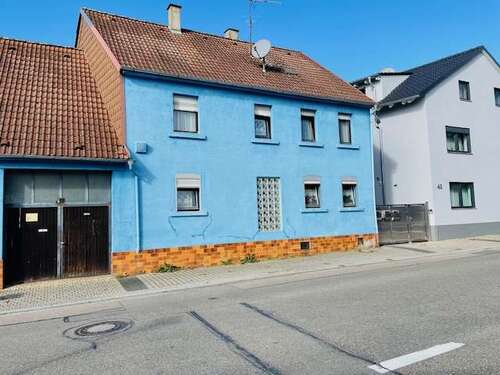 Foto - Haus zum Kaufen in Oberhausen-Rheinhausen 245.000,00 € 135 m²