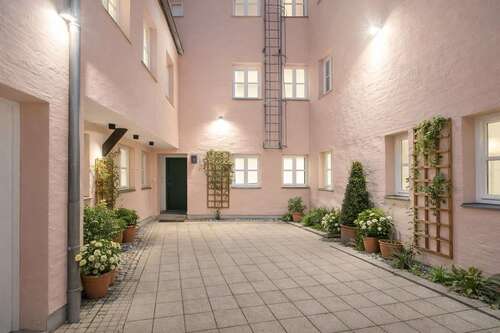 Foto - Haus zum Kaufen in Augsburg 2.850.000,00 € 665 m²