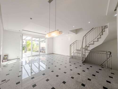Foto - Haus zum Mieten in Langen (Hessen) 2.100,00 € 160 m²