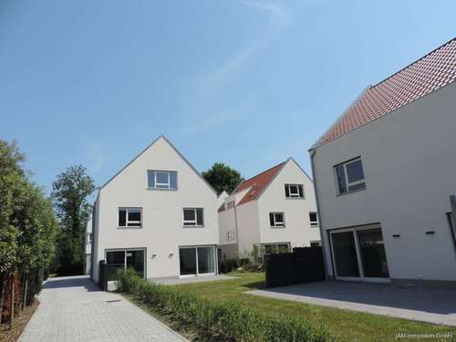Foto - Haus zum Mieten in Niederdorfelden 3.100,00 € 210 m²