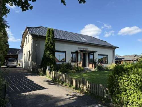 Foto - Haus zum Kaufen in Süderfahrenstedt 149.000,00 € 210 m²
