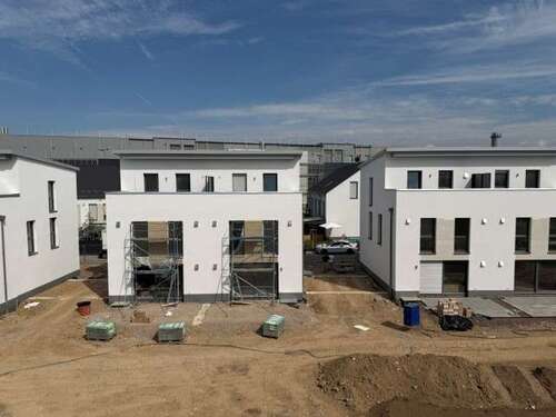 Foto - Haus zum Mieten in Hattersheim 2.490,00 € 140 m²