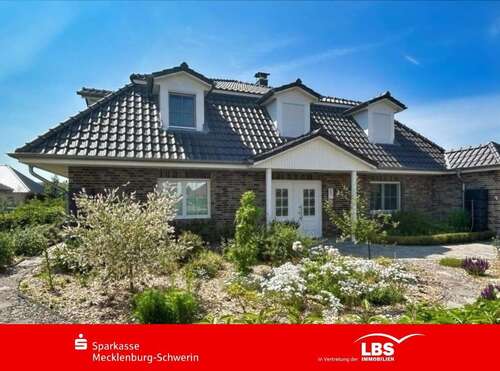 Foto - Haus zum Kaufen in Schwerin 830.000,00 € 351.7 m²