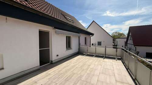 Foto - Haus zum Kaufen in Neckartailfingen 689.000,00 € 324 m²
