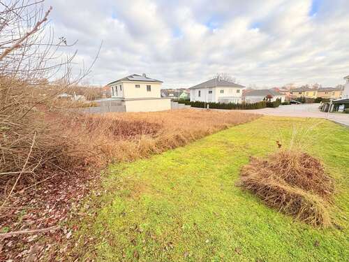 Foto - Grundstück zu verkaufen in Eckersdorf 280.000,00 € 678 m²