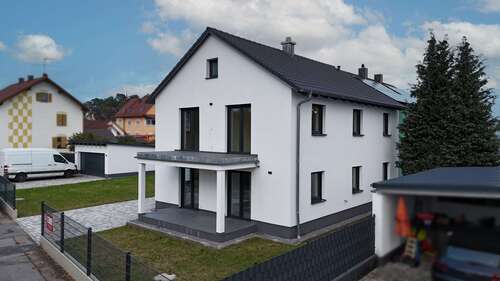 Foto - Haus zum Kaufen in Maxhütte-Haidhof 670.000,00 € 188.6 m²