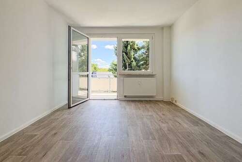 Foto - Wohnung zum Mieten in Jößnitz 185,00 € 30.75 m²