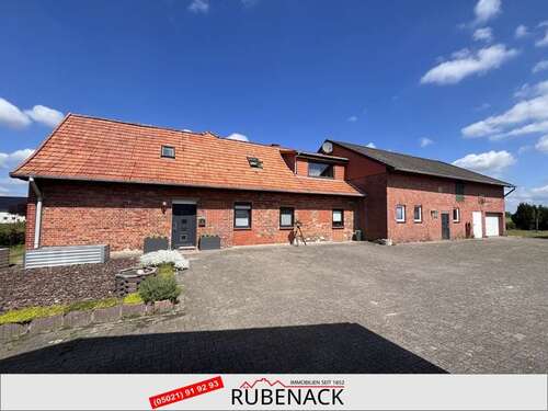 Foto - Haus zum Kaufen in Borstel 375.000,00 € 339 m²