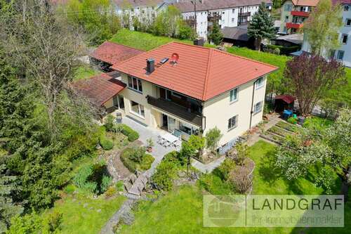 Foto - Haus zum Kaufen in Bad Urach 918.000,00 € 279.4 m²