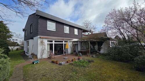 Foto - Haus zum Kaufen in Isernhagen 699.000,00 € 275 m²