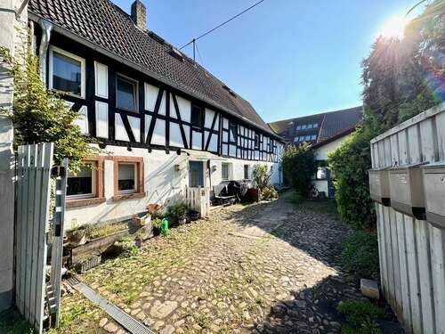 Foto - Haus zum Kaufen in Hattersheim - Eddersheim am Main 697.000,00 € 395 m²
