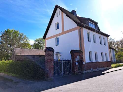 Foto - Haus zum Kaufen in Beuna 249.000,00 € 192 m²
