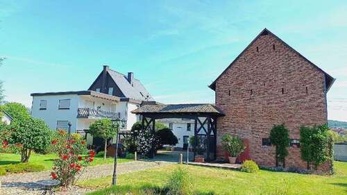 Foto - Haus zum Kaufen in Ehringshausen-OT 530.000,00 € 249 m²