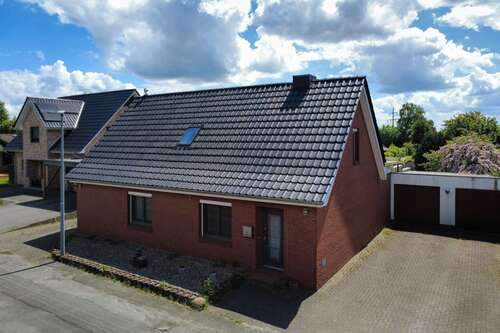 Foto - Haus zum Kaufen in Hemmoor 239.000,00 € 179.98 m²