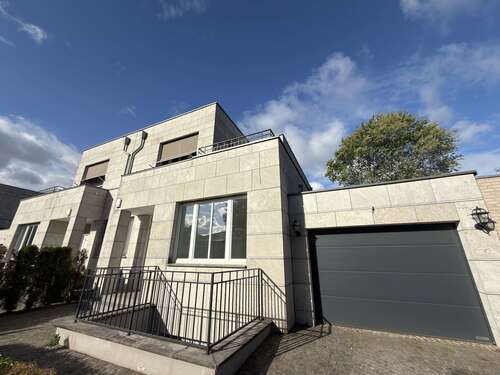 Foto - Haus zum Mieten in Meerbusch 8.000,00 € 320 m²