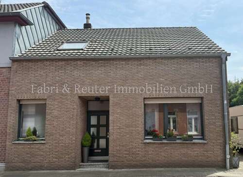 Foto - Haus zum Kaufen in Grefrath 365.000,00 € 131 m²