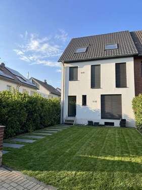 Foto - Haus zum Kaufen in Neuss 950.000,00 € 113.25 m²