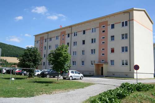 Foto - Wohnung zum Mieten in Obermaßfeld-Grimmenthal 476,19 € 86.58 m²