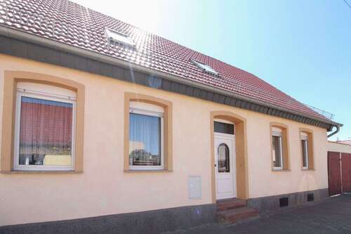 Foto - Haus zum Kaufen in Wettin-Löbejün 45.000,00 € 112.65 m²