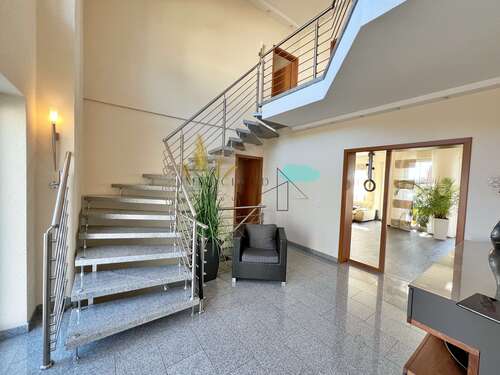 Foto - Haus zum Kaufen in Neuenstadt am Kocher 819.000,00 € 215 m²