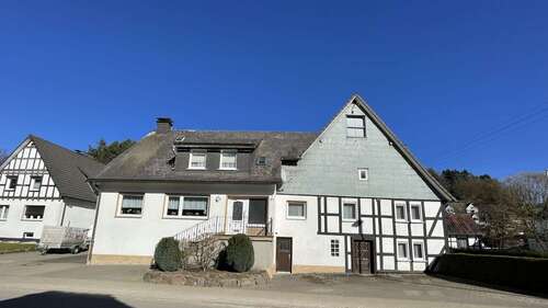 Foto - Haus zum Kaufen in Kirchhundem Heinsberg 110.000,00 € 196 m²