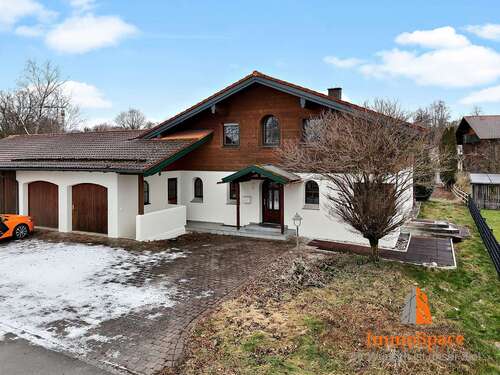 Foto - Haus zum Kaufen in Fridolfing 835.000,00 € 245.63 m²
