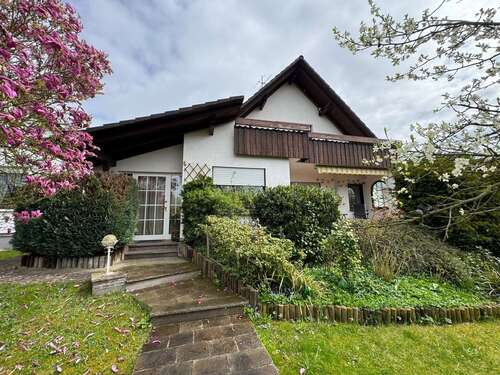 Foto - Haus zum Kaufen in Lauenförde 259.000,00 € 135 m²