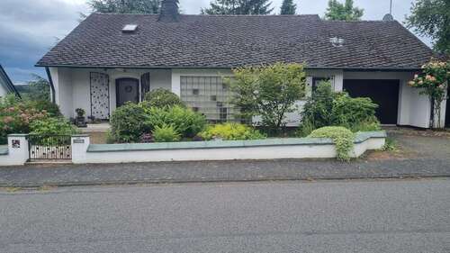 Foto - Haus zum Kaufen in Breitscheid-Siebenmorgen 335.000,00 € 250 m²