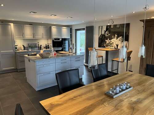 Foto - Haus zum Mieten in Niederkassel 2.400,00 € 180 m²