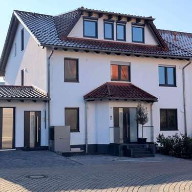 Foto - Haus zum Mieten in Karben 4.100,00 € 305 m²