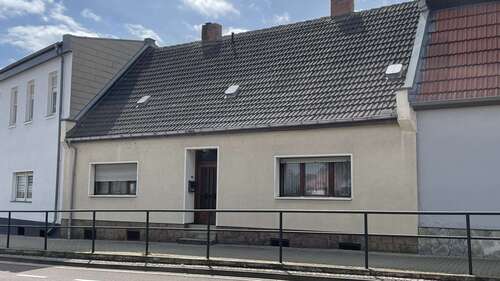 Foto - Haus zum Kaufen in Bernburg 42.500,00 € 89.5 m²