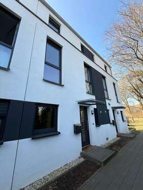 Foto - Haus zum Mieten in Norderstedt 2.100,00 € 119.65 m²