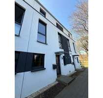 Haus zum Mieten in Norderstedt 2.100,00 € 119.65 m²