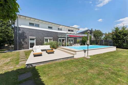 Foto - Haus zum Kaufen in Hövelhof 1.050.000,00 € 300 m²