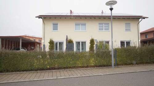 Foto - Haus zum Mieten in Sünching 1.200,00 € 142.21 m²