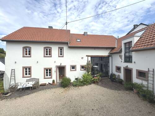Foto - Haus zum Kaufen in Üxheim Niederehe (Vulkaneifel) 458.000,00 € 313.65 m²