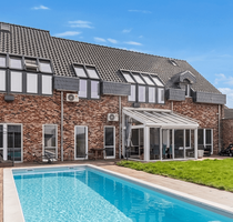 Haus zum Kaufen in Korschenbroich-Kleinenbroich 1.399.000,00 € 372 m²