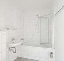 Wohnung zum Mieten in Halle 421,00 € 57.17 m²