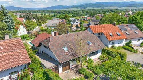 Foto - Haus zum Kaufen in Freiburg-Tiengen 870.000,00 € 243 m²