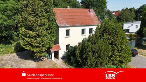 Foto - Haus zum Kaufen in Hecklingen 39.000,00 € 109 m²