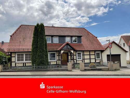 Foto - Haus zum Kaufen in Wolfsburg 375.000,00 € 230 m²