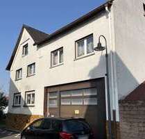 Haus zum Kaufen in Schöneck 450.000,00 € 287.73 m²