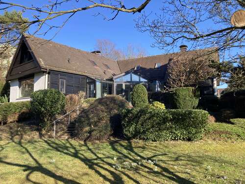 Foto - Haus zum Kaufen in Frankfurt am Main, Nieder-Eschbach 1.590.000,00 € 368 m²