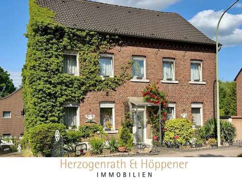 Foto - Haus zum Kaufen in Niederzier 449.000,00 € 240 m²