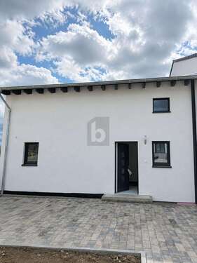 Foto - Haus zum Mieten in Großmehring 2.500,00 € 180 m²