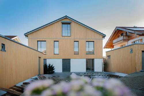 Foto - Haus zum Mieten in Holzkirchen 2.980,00 € 155 m²