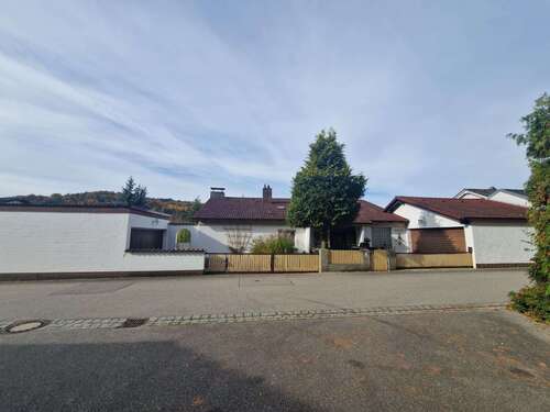 Foto - Haus zum Kaufen in Undorf 695.000,00 € 208 m²
