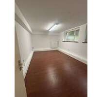 Halle in Essen 325,00 € 65 m² - 325,00&nbsp;EUR Kaltmiete, ca.&nbsp; 65,00&nbsp;m&sup2; in Essen (PLZ: 45138)