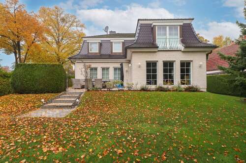 Foto - Haus zum Kaufen in Neuenhagen bei Berlin 950.000,00 € 210 m²